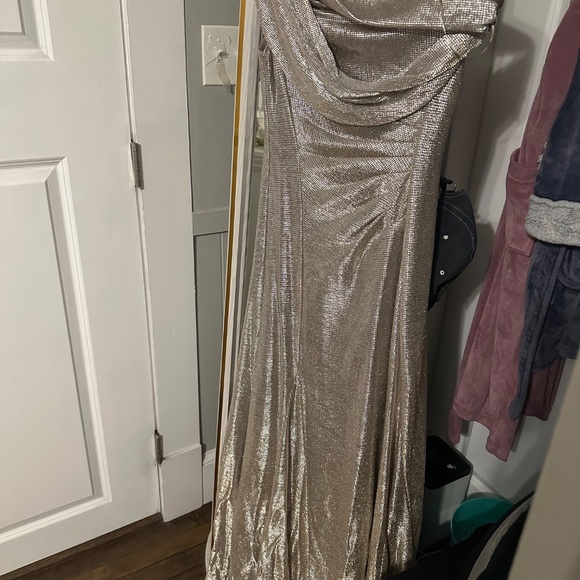 Dress - Picture 2 of 5